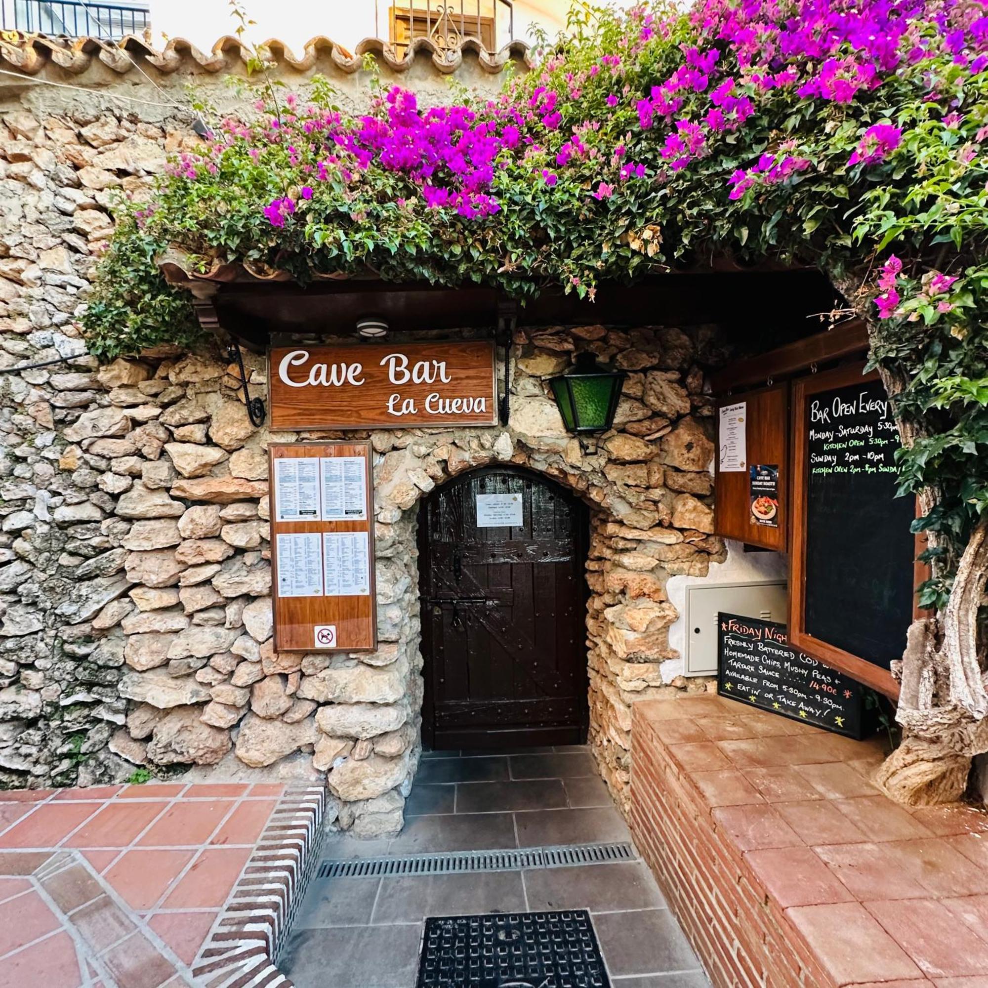 Right By The Pool Area In Capistrano Village! Nerja Kültér fotó